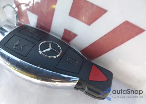 2017 Mercedes-Benz C 300 Sport z USA, uszkodzony, nr VIN 55SWF4JB4HU206692